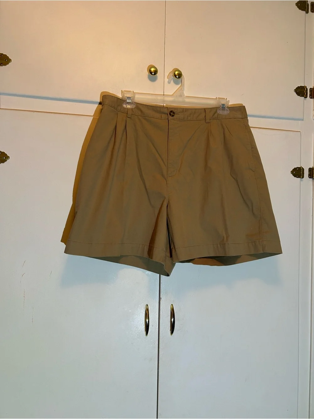 Old Navy Women’s Khaki Flat-Front Shorts